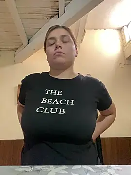 Snapshot of Larajeans- chatting on 02-24-26, 06:06 Larajeans- online show from 02-24-26, 06:06