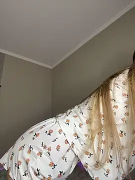 Snapshot of EvelynRavenwood chatting on 02-25-26, 03:32 EvelynRavenwood online show from 02-25-26, 03:32