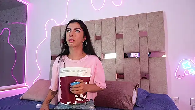 Fernanda thail  online show from 04-13-26, 07:30