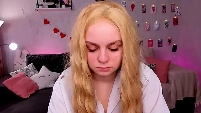 Snapshot of VivienAllen chatting on 03-01-26, 02:24 VivienAllen online show from 03-01-26, 02:24