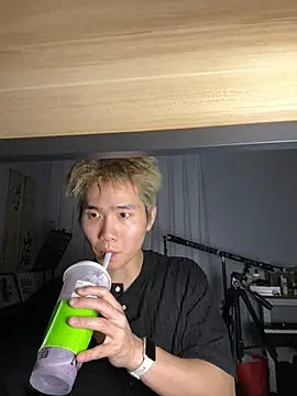 Snapshot of A-Markk chatting on 02-26-26, 02:38 A-Markk online show from 02-26-26, 02:38