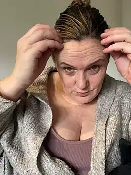 Snapshot of Busty-GilfQuinn chatting on 02-24-26, 10:13 Busty-GilfQuinn online show from 02-24-26, 10:13