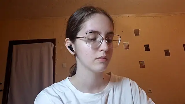 Snapshot of Katelemon chatting on 06-18-26, 12:20 Katelemon online show from 06-18-26, 12:20