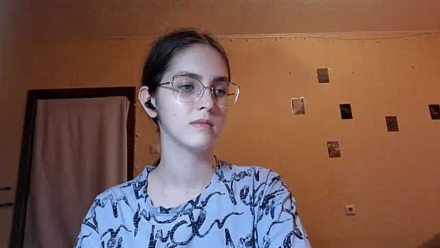 Snapshot of Katelemon chatting on 06-24-26, 02:27 Katelemon online show from 06-24-26, 02:27
