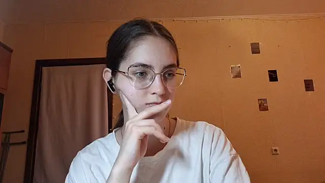 Snapshot of Katelemon chatting on 07-02-26, 11:16 Katelemon online show from 07-02-26, 11:16