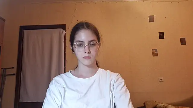 Snapshot of Katelemon chatting on 07-15-26, 03:06 Katelemon online show from 07-15-26, 03:06