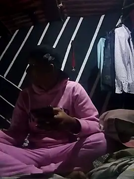 Snapshot of zeus23cm1 chatting on 02-24-26, 12:36 zeus23cm1 online show from 02-24-26, 12:36