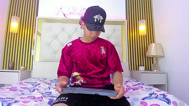 Snapshot of Axel_Monroe chatting on 02-20-26, 06:19 Axel Monroe online show from 02-20-26, 06:19