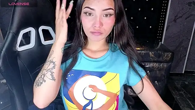 Snapshot of Daphne_nicole_b chatting on 06-10-26, 01:10 Daphne nicole b online show from 06-10-26, 01:10