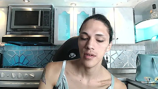 CrisOzzz online show from 05-28-26, 05:21