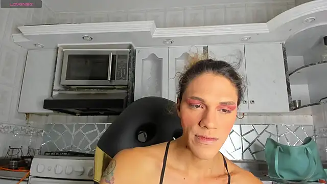 Snapshot of CrisOzzz chatting on 07-18-26, 04:16 CrisOzzz online show from 07-18-26, 04:16