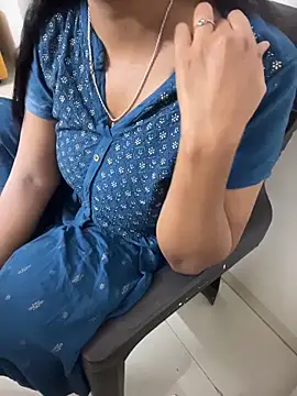 Snapshot of Queenlipx chatting on 02-20-26, 08:09 Queenlipx online show from 02-20-26, 08:09