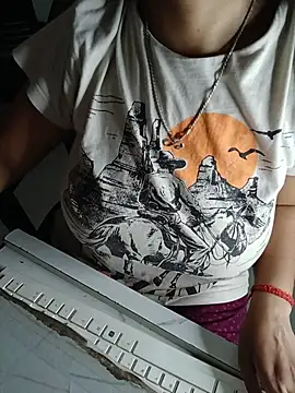 Queenlipx online show from 04-19-26, 06:56