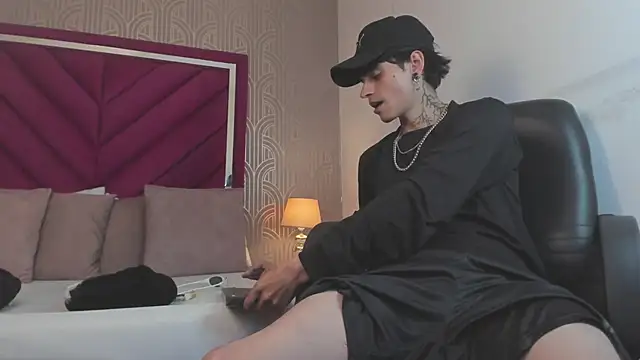 Snapshot of Dominic_Foxx chatting on 02-25-26, 08:40 Dominic Foxx online show from 02-25-26, 08:40