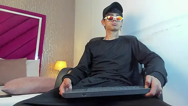 Snapshot of Dominic_Foxx chatting on 02-27-26, 01:22 Dominic Foxx online show from 02-27-26, 01:22