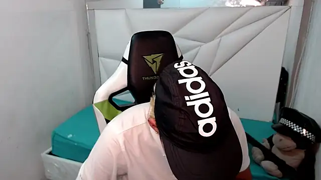 Snapshot of Street_poemm_ chatting on 03-01-26, 04:25 Street poemm online show from 03-01-26, 04:25