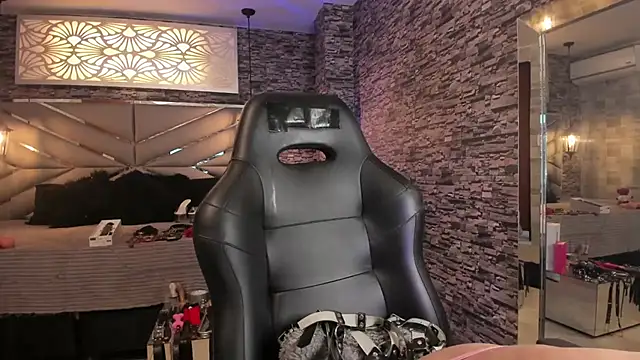 Nicolle Doll  online show from 04-09-26, 02:44