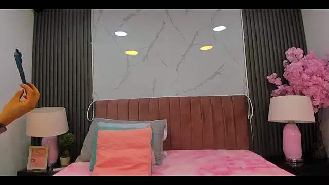 Rynnaa online show from 03-28-26, 03:39