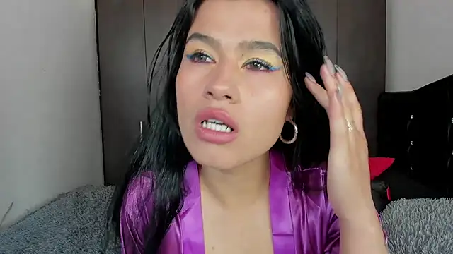 LatinaQueen23 online show from 06-23-26, 02:37