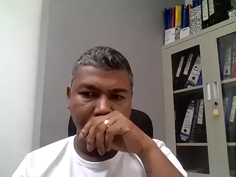 Brad0905 online show from 04-20-26, 06:16