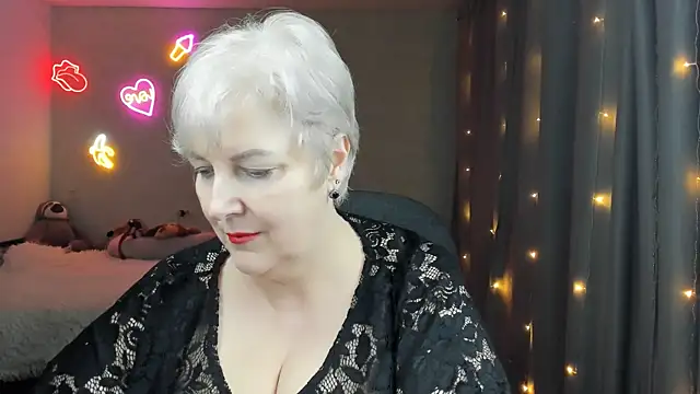 Mary-Leee online show from 04-15-26, 06:26