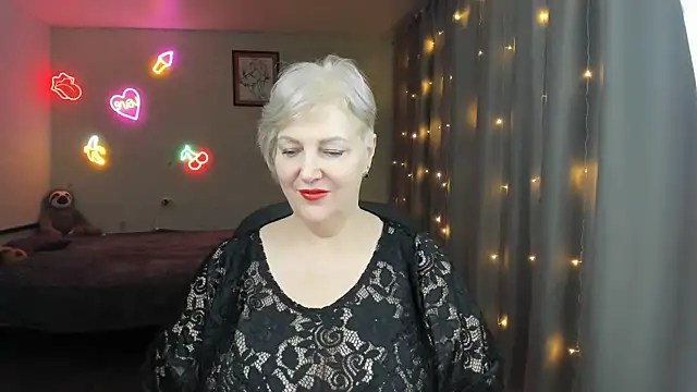 Mary-Leee online show from 05-12-26, 08:11