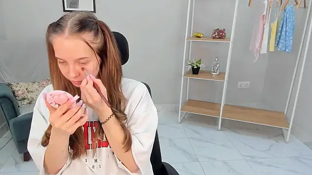 Nina Crown online show from 03-25-26, 10:32