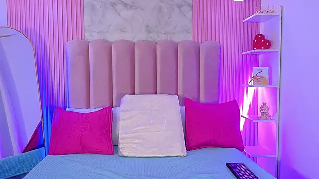 ArianaRougee online show from 04-09-26, 11:48