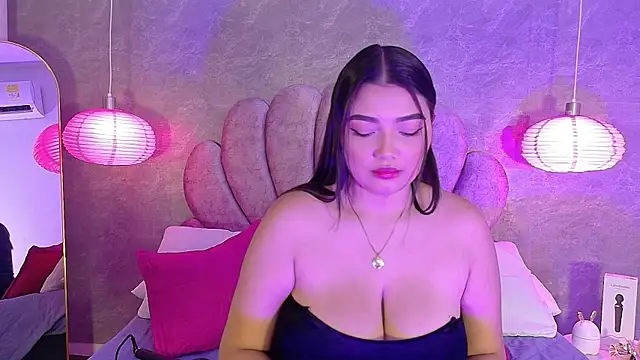 ArianaRougee online show from 07-11-26, 03:31