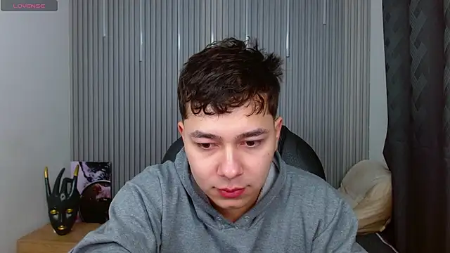 Snapshot of Julian_Smith21 chatting on 06-21-26, 03:53 Julian Smith21 online show from 06-21-26, 03:53