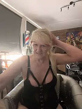 Snapshot of Heidiblueeyes chatting on 06-25-26, 08:41 Heidiblueeyes online show from 06-25-26, 08:41