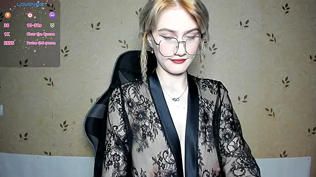 Snapshot of NicoleDaviss chatting on 06-12-26, 07:35 NicoleDaviss online show from 06-12-26, 07:35