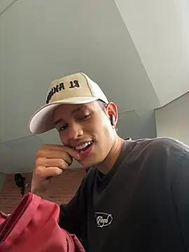 Snapshot of HarryGaze chatting on 02-25-26, 01:10 HarryGaze online show from 02-25-26, 01:10