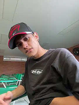 Snapshot of HarryGaze chatting on 03-04-26, 01:06 HarryGaze online show from 03-04-26, 01:06