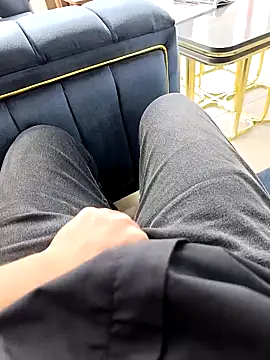 Snapshot of KADINDELISI34 chatting on 02-24-26, 11:30 KADINDELISI34 online show from 02-24-26, 11:30