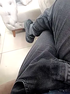 Snapshot of KADINDELISI34 chatting on 02-27-26, 08:03 KADINDELISI34 online show from 02-27-26, 08:03