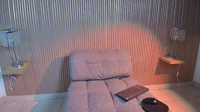 Snapshot of yvone_johnson chatting on 02-27-26, 01:11 yvone johnson online show from 02-27-26, 01:11