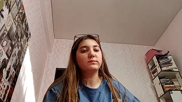 Snapshot of JanineThielman chatting on 06-19-26, 12:09 JanineThielman online show from 06-19-26, 12:09