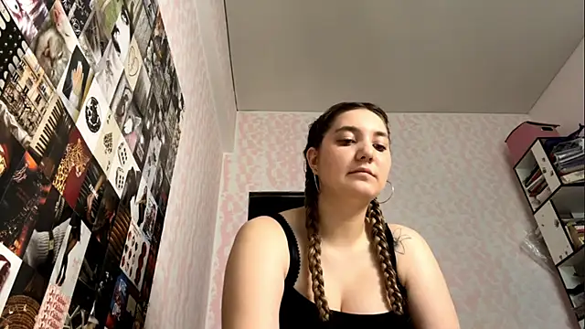 Snapshot of JanineThielman chatting on 06-28-26, 10:10 JanineThielman online show from 06-28-26, 10:10