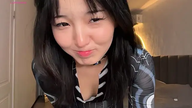 Snapshot of minnie_joy chatting on 06-19-26, 12:53 minnie joy online show from 06-19-26, 12:53