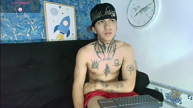 Snapshot of Tessarion_Black chatting on 06-22-26, 07:16 Tessarion Black online show from 06-22-26, 07:16