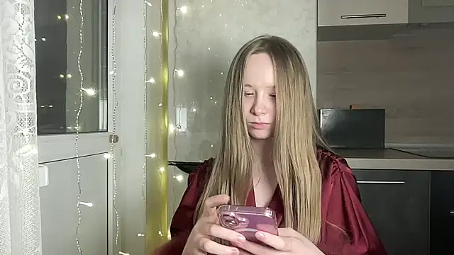 cutefoxieee online show from 04-08-26, 05:46