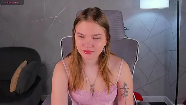 Snapshot of Saraa_Broown chatting on 03-03-26, 01:01 Saraa Broown online show from 03-03-26, 01:01