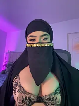 Snapshot of Yasmin_cute chatting on 06-14-26, 01:02 Yasmin cute online show from 06-14-26, 01:02