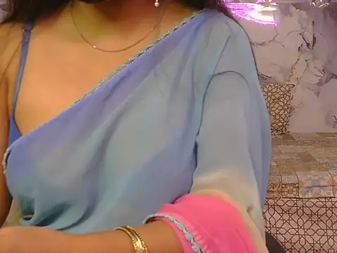 Snapshot of Aayesha-queen chatting on 06-02-26, 04:03 Aayesha-queen online show from 06-02-26, 04:03