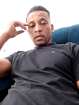 Snapshot of Rodr_go14 chatting on 04-18-26, 03:27 Rodr go14 online show from 04-18-26, 03:27