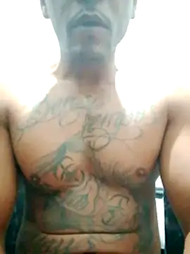 Snapshot of Rodr_go14 chatting on 04-23-26, 01:35 Rodr go14 online show from 04-23-26, 01:35