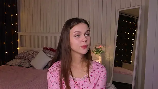 EarthaLevra online show from 04-04-26, 06:16