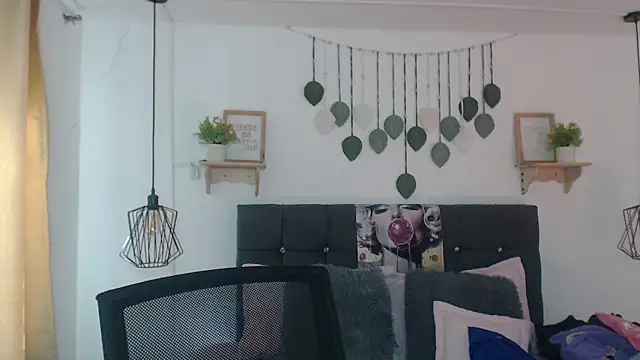 Emma hassani online show from 04-08-26, 02:06