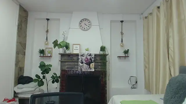 Snapshot of Emma_hassani chatting on 04-20-26, 01:47 Emma hassani online show from 04-20-26, 01:47